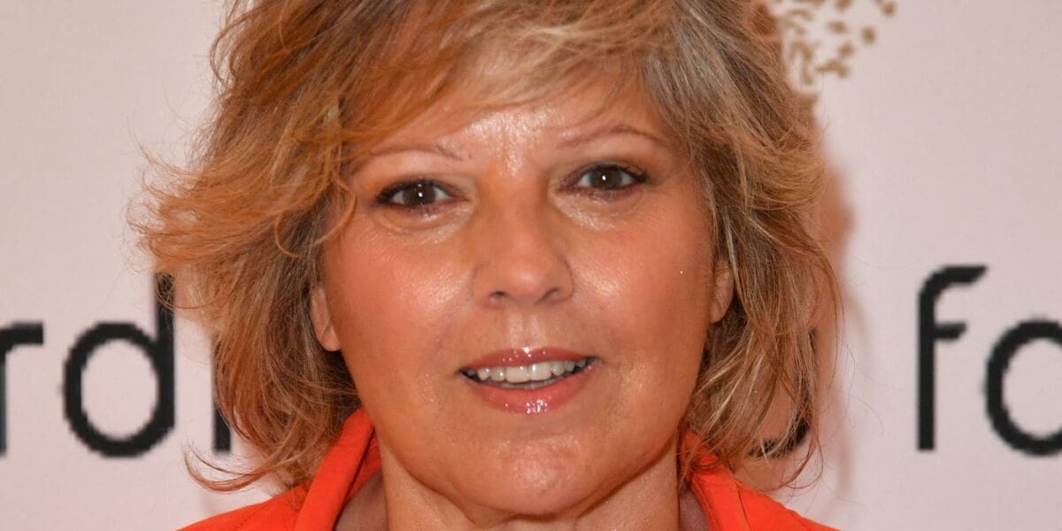 laurence boccolini, émue, partage un témoignage poignant et sincère qui touche le cœur de ses fans.