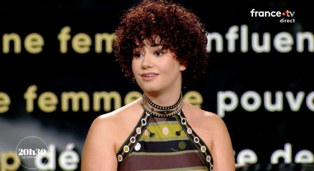 découvrez le parcours de léna, sur le point de devenir actrice, et les défis qu'elle doit relever pour réaliser son rêve.