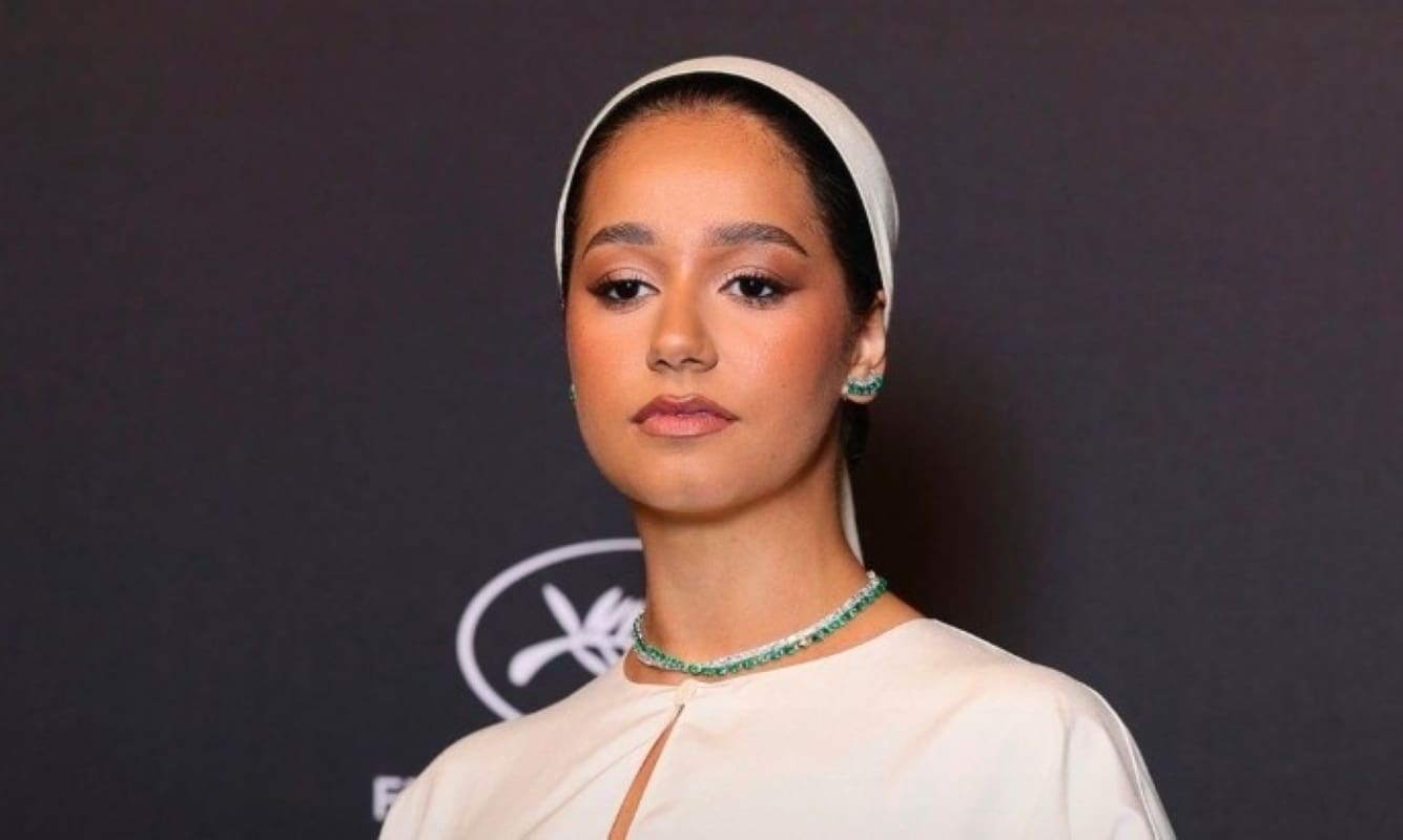 découvrez l'histoire de léna, bientôt actrice, et les défis qu'elle doit surmonter pour réaliser son rêve.