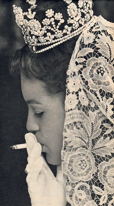 découvrez le mystère fascinant entre romy schneider et le rôle emblématique de sissi, une connexion pleine d'émotions et d'histoires méconnues.