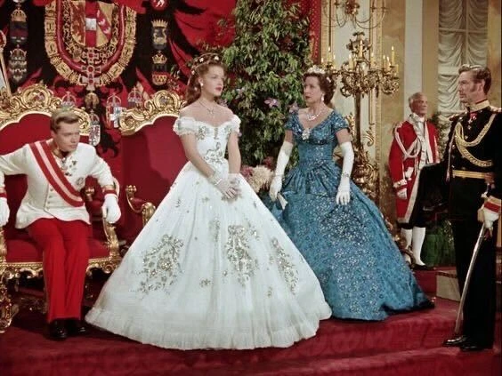 découvrez le mystère entourant la relation entre romy schneider et sissi, une histoire fascinante mêlant réalité et légende.