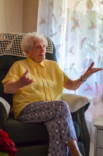 découvrez le secret de longévité d'odette, 102 ans, et inspirez-vous de son incroyable parcours de vie.