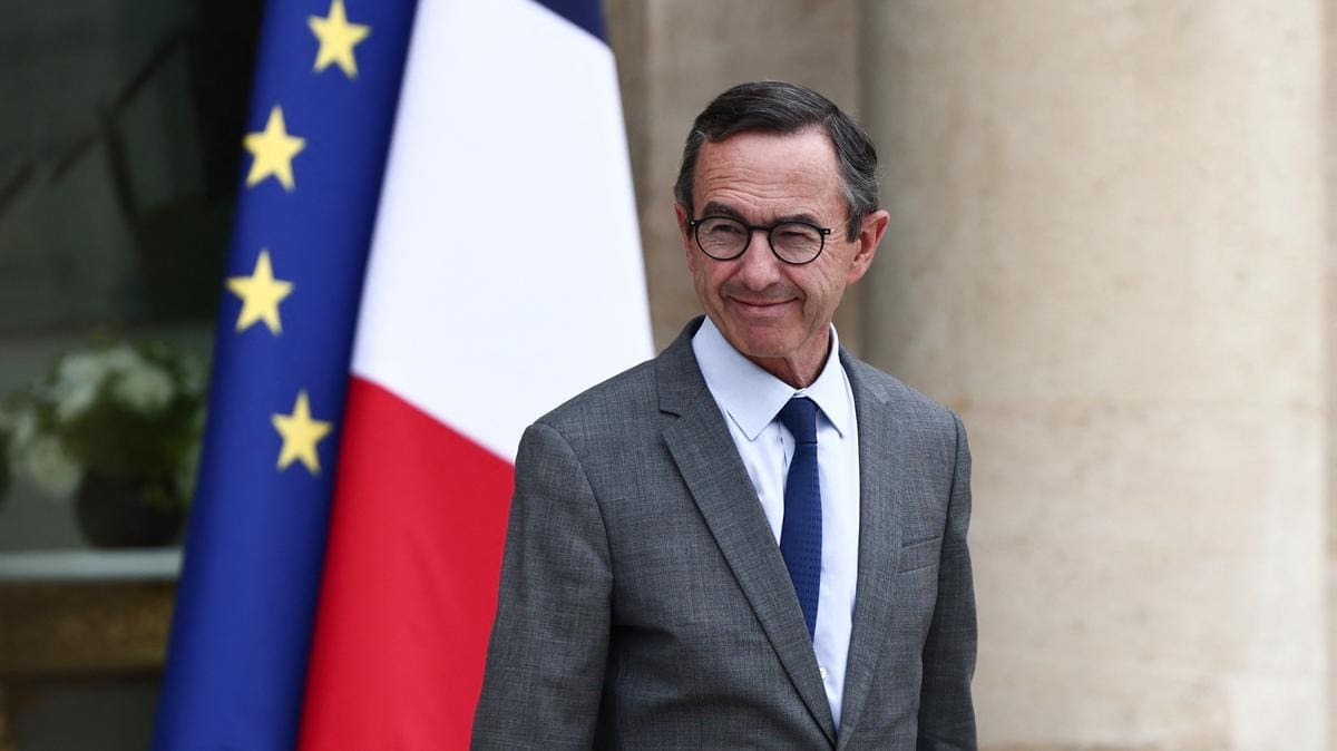 découvrez les détails de la réunion politique entre gabriel attal, édouard philippe et bruno retailleau, axée sur les enjeux actuels et les stratégies à venir.