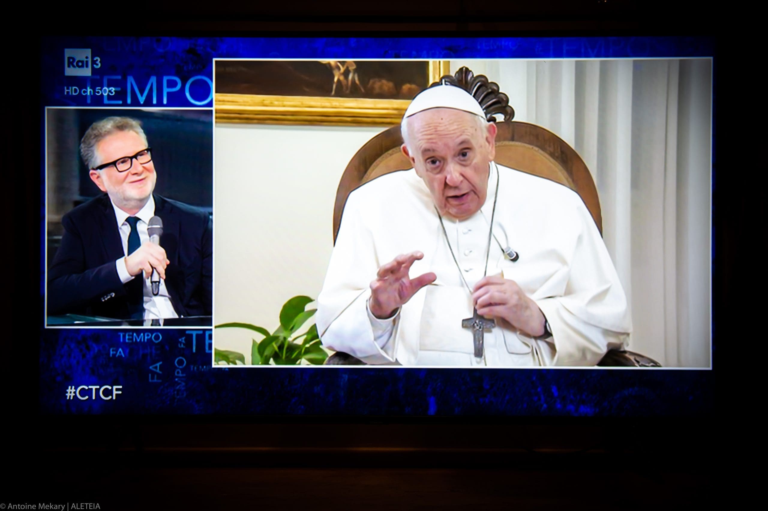 découvrez comment roberto benigni exprime la joie profonde du christianisme à travers son art et sa spiritualité inspirante.