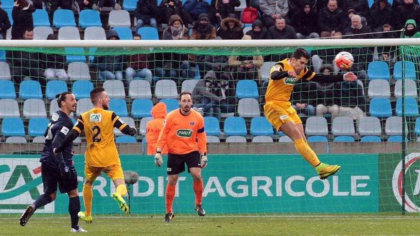 découvrez le secret du changement de gardien en coupe de france et comment cette stratégie peut influencer le déroulement du match.