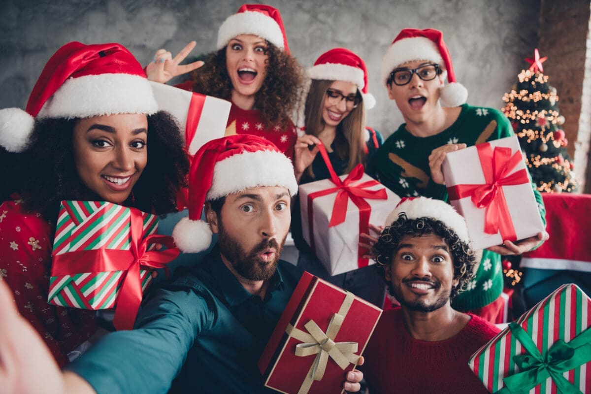 découvrez comment refuser poliment une invitation au secret santa en entreprise tout en maintenant de bonnes relations professionnelles et en respectant vos limites personnelles.