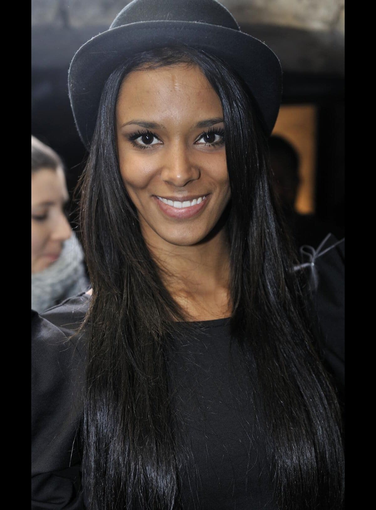 shy’m annule sa tournée à chicago pour raisons médicales, priorité à sa santé et bien-être.