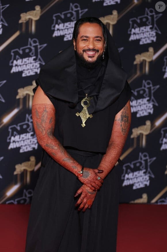 découvrez pourquoi le dernier single de slimane ne passe pas à la radio et les raisons derrière cette absence surprenante.