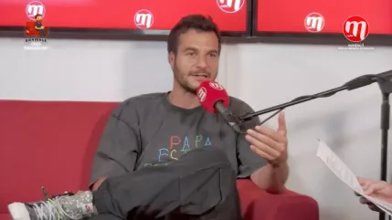 découvrez pourquoi le dernier single de slimane ne passe pas à la radio et les raisons derrière cette absence surprenante.