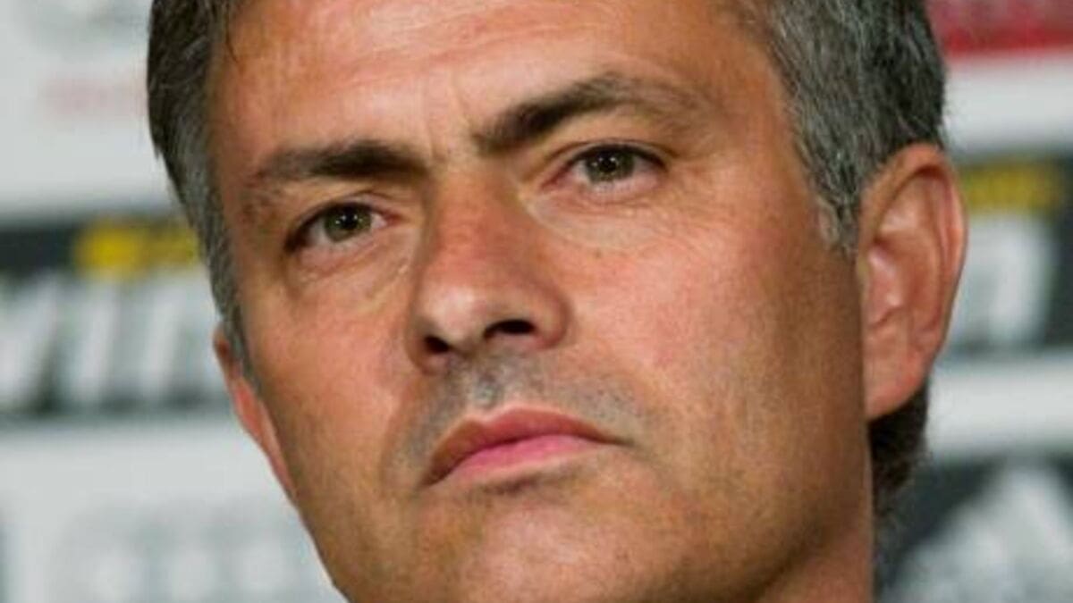 découvrez les stratégies inédites de mourinho qui révolutionnent le monde du football, alliant tactique, innovation et leadership exceptionnel.