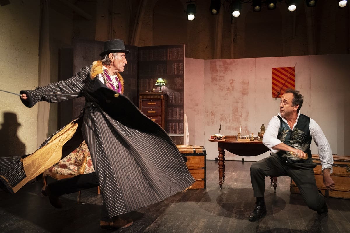 découvrez le mystère ultime dans le spectacle captivant 'secret de sherlock holmes révélé'. plongez au cœur de l'intrigue et vivez une expérience théâtrale inoubliable.