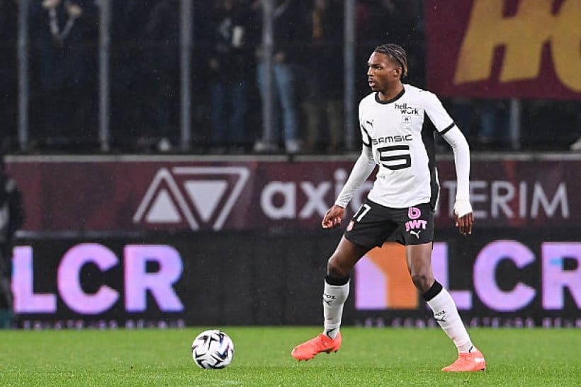 découvrez les détails de l'accord confidentiel entre rennes et chelsea, une opération stratégique qui pourrait bien bouleverser le mercato.