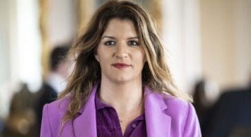 découvrez les secrets du mariage d'alessandra sublet et l'histoire intrigante de l'homme mystérieux qui a bouleversé sa vie.
