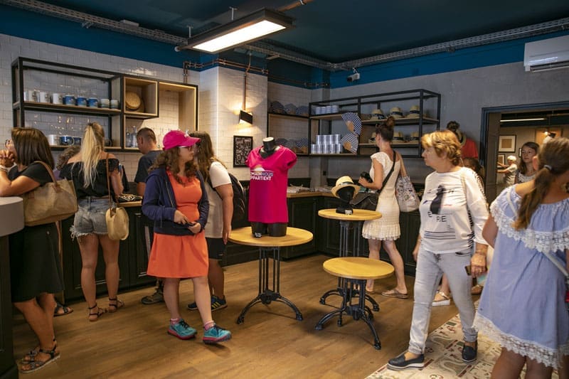 découvrez les coulisses des halles de demain à sète, un projet innovant qui façonne le futur du commerce local et valorise les saveurs régionales.