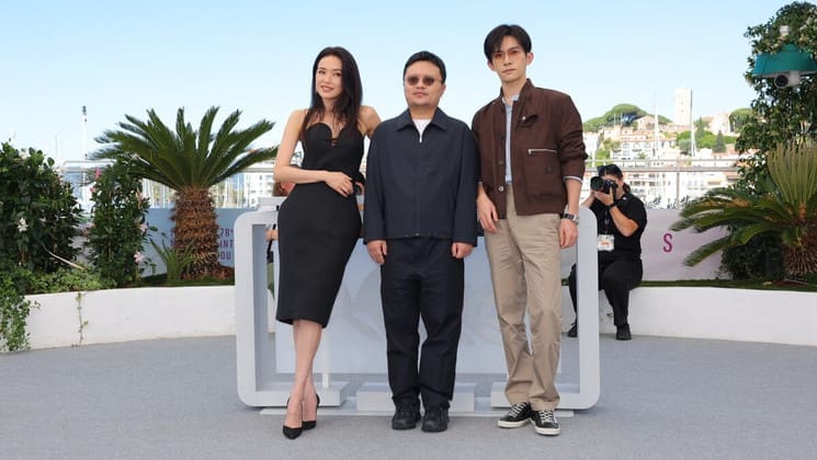 participez à la conférence unipop à espalion sur le thème de l'agent secret et découvrez les coulisses du monde de l'espionnage.