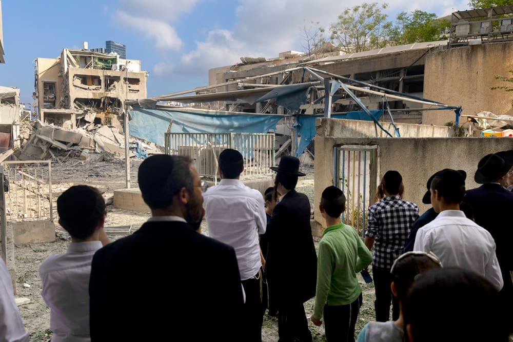 analyse approfondie des tensions et conflits entre israël et l'iran, explorant les enjeux géopolitiques, historiques et les impacts régionaux.