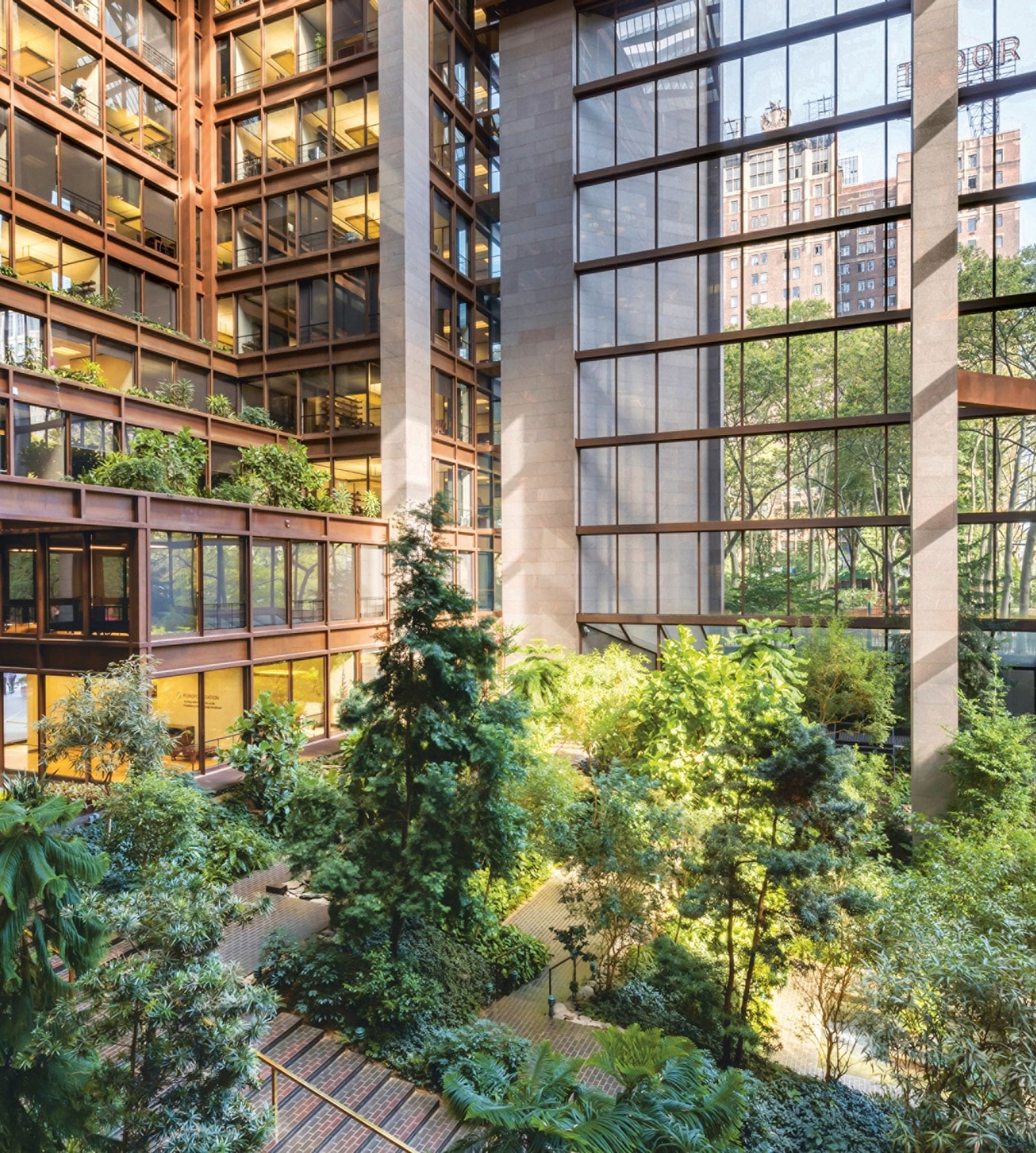 découvrez le jardin secret à new york, un havre de paix en plein cœur de la ville, parfait pour une escapade nature et détente.