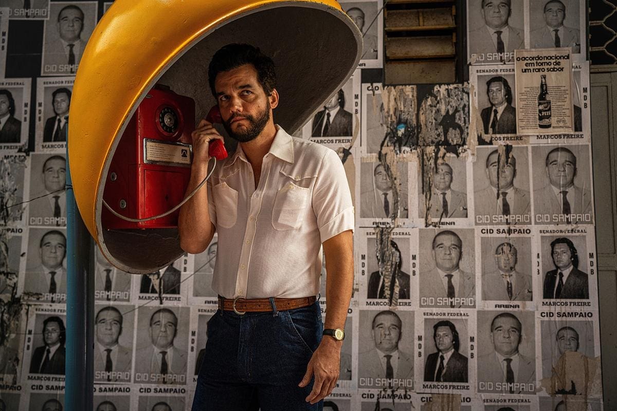 découvrez 'l'agent secret' de kleber mendonça filho, un film captivant mêlant suspense et profondeur sociale, signé par le réalisateur brésilien acclamé.