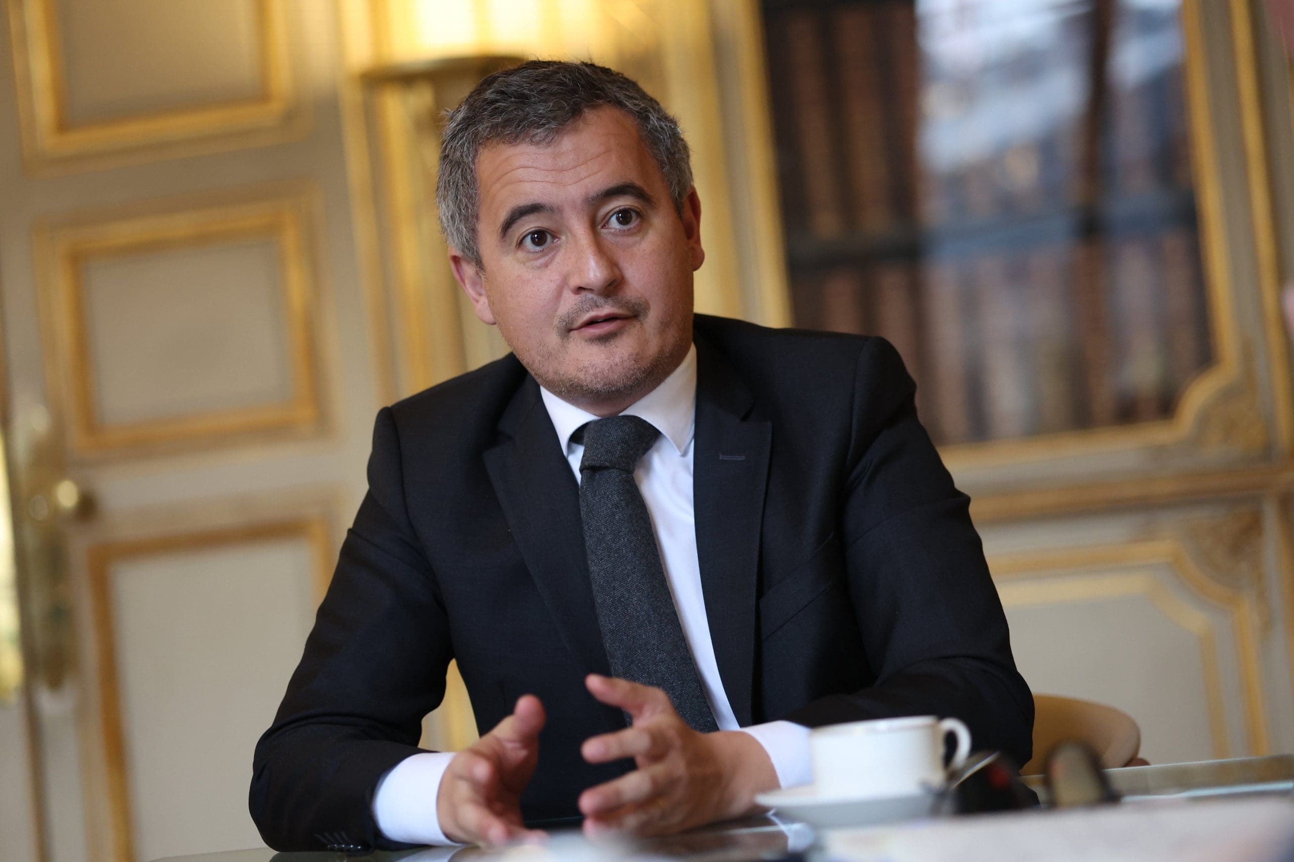 découvrez les enjeux du narcotrafic où darmanin et des avocats confrontent le secret professionnel, entre confidentialité et lutte contre la criminalité.