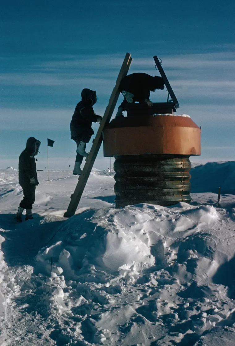 découvrez le plan iceworm, une coopération militaire secrète entre le danemark et les états-unis visant à établir une présence stratégique au groenland pendant la guerre froide.