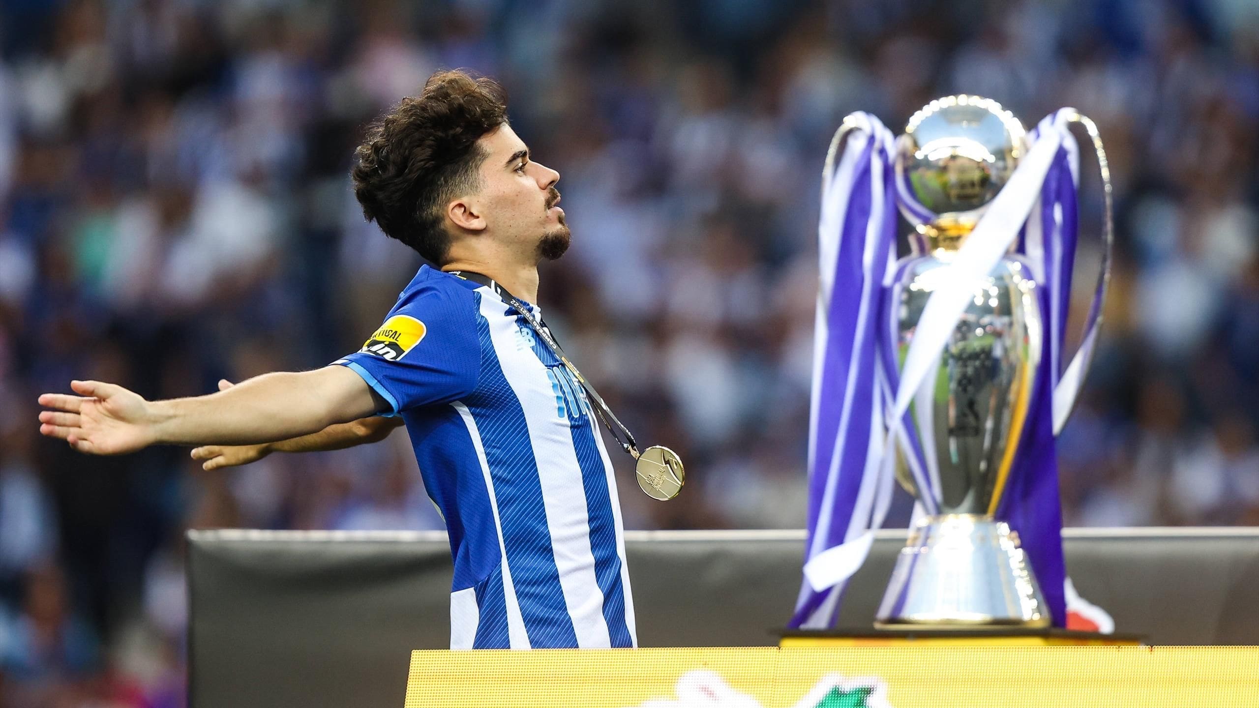 découvrez les détails de l'accord confidentiel conclu pour le transfert de vitinha au psg, une opération stratégique qui pourrait renforcer l'équipe pour la saison prochaine.