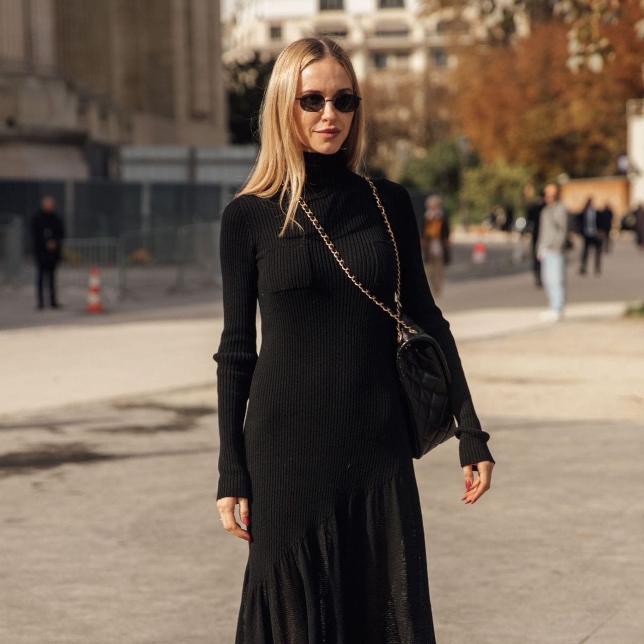 découvrez notre pull hivernal sculptant, conçu spécialement pour sublimer les femmes de plus de 50 ans avec élégance et confort.