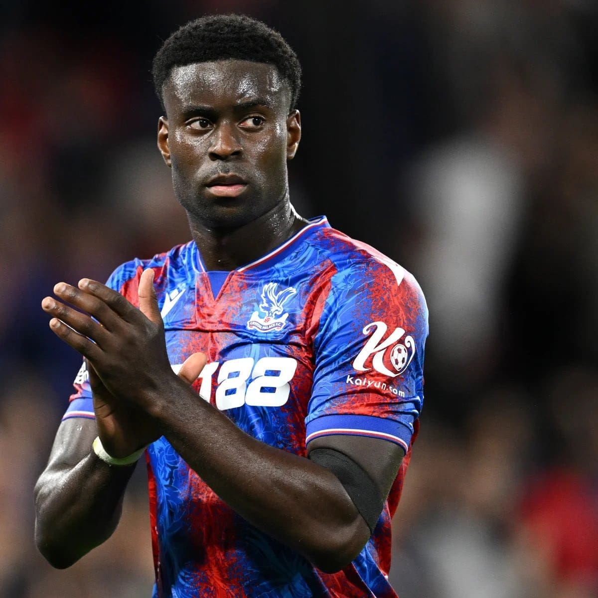 le real madrid vise wesley fofana guéhi pour renforcer sa défense. découvrez les détails de ce transfert potentiel et l'impact attendu sur l'équipe.