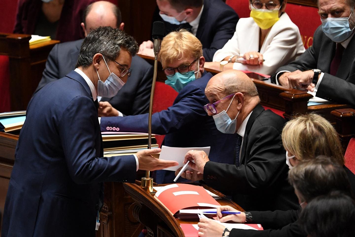 découvrez les enjeux et débats autour du secret de la confession face aux violences sur mineurs, entre protection des victimes et respect du secret religieux.