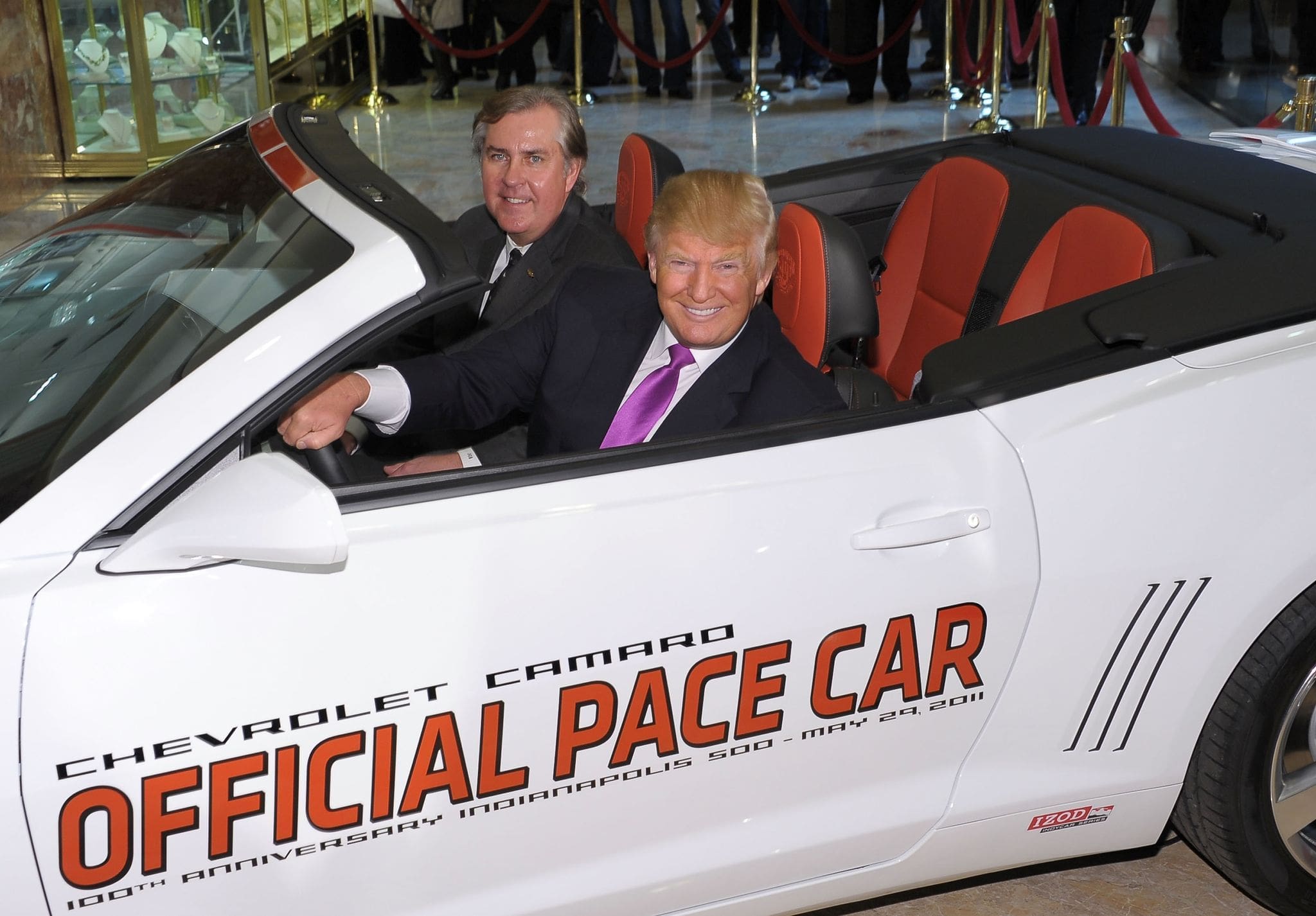 découvrez comment le secret service assure la sécurité de trump avec sa nouvelle voiture spécialement conçue pour lui.