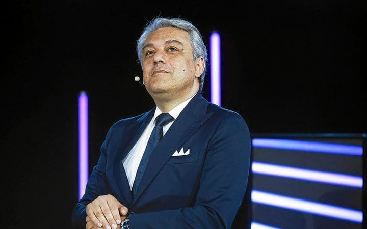 découvrez le parcours inspirant d'une directrice générale dans le secteur du luxe, maître du succès et de l'innovation.