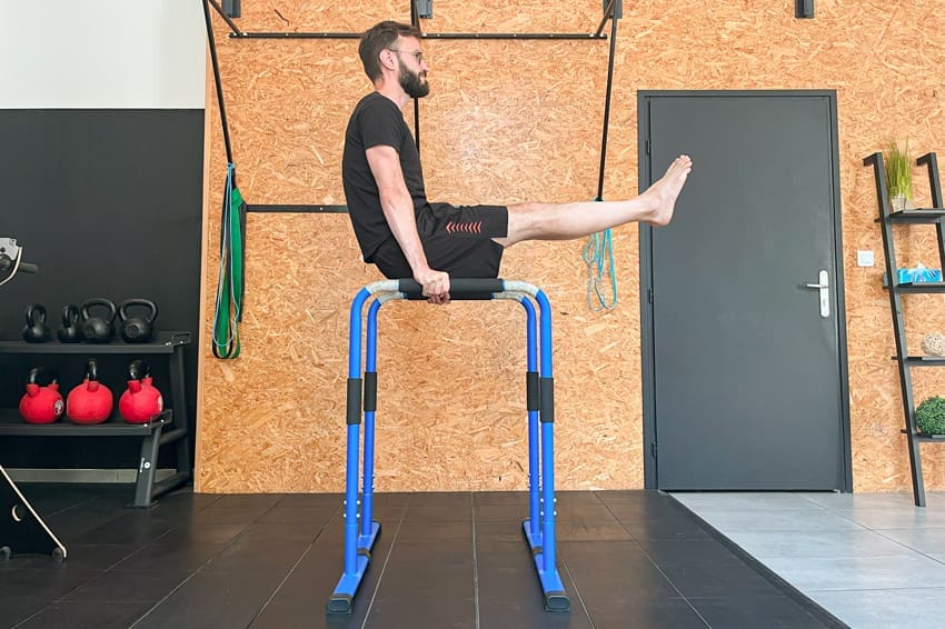 découvrez la callisthénie, un sport complet qui utilise le poids du corps pour se muscler et s'assouplir sans besoin d'équipement. parfait pour tous les niveaux et accessible partout.