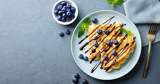 découvrez les crêpes aériennes de pierre hermé pour la chandeleur 2026 : une recette gourmande et légère pour célébrer cette tradition avec élégance.