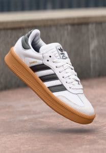 découvrez comment entretenir vos chaussures adidas samba pour prolonger leur durée de vie et garder leur style impeccable. conseils de nettoyage et d'entretien faciles à suivre.