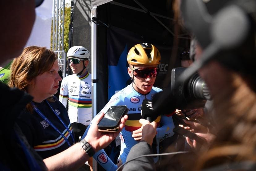 découvrez le secret révélé par evenepoel sur pogacar, une révélation exclusive qui éclaire le monde du cyclisme.