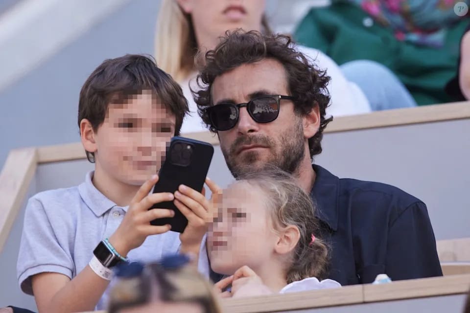 découvrez martin kretz présentant sa nouvelle compagne, une histoire pleine d'émotions et de nouveautés.