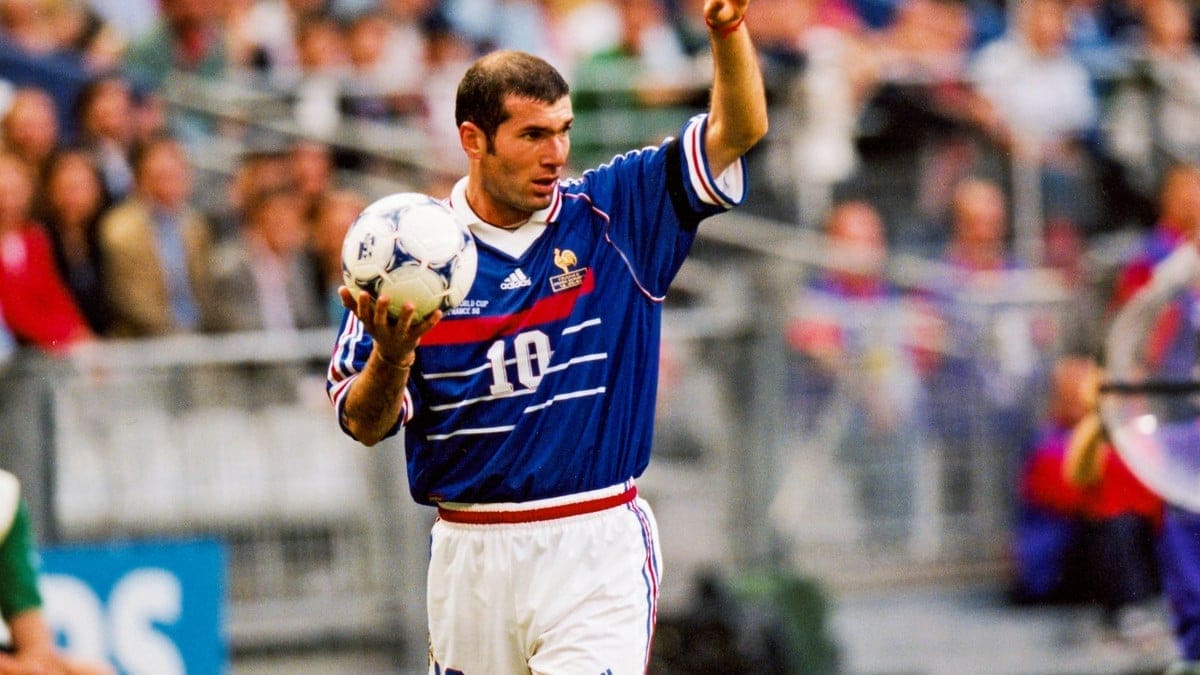 découvrez le récit inédit de l'entretien secret entre mbappé et zidane, révélant des confidences exclusives et des échanges passionnants.