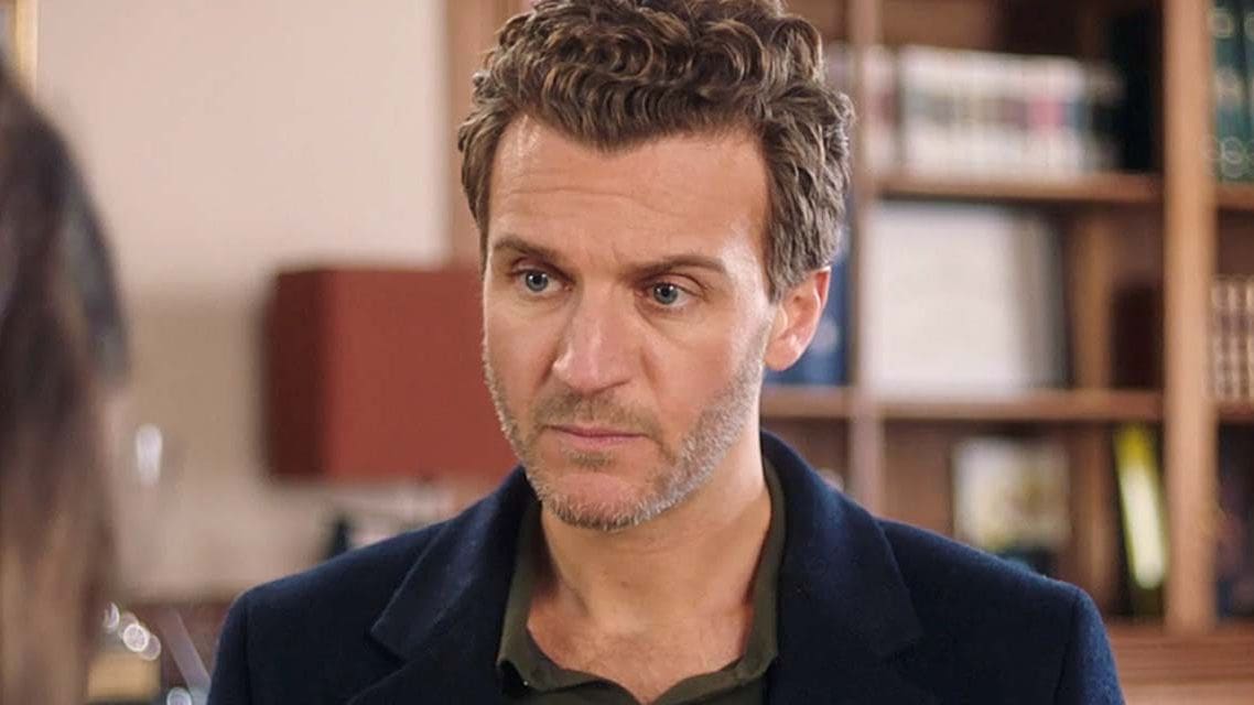 découvrez le mystère du passé caché de stanislas dans ici tout commence et plongez dans les secrets qui bouleversent la série.