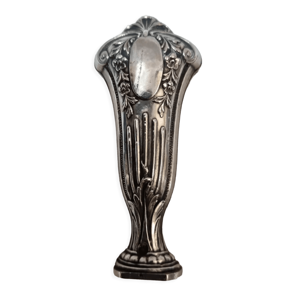 découvrez le mystère du sceau en argent, une pièce unique qui allie élégance et symbolisme pour sublimer votre style.