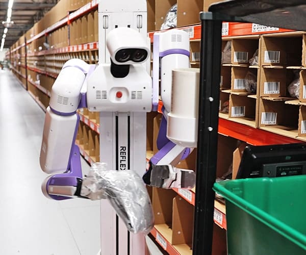 découvrez comment les robots humanoïdes révolutionnent la logistique en automatisant les tâches, améliorant l'efficacité et optimisant les chaînes d'approvisionnement.
