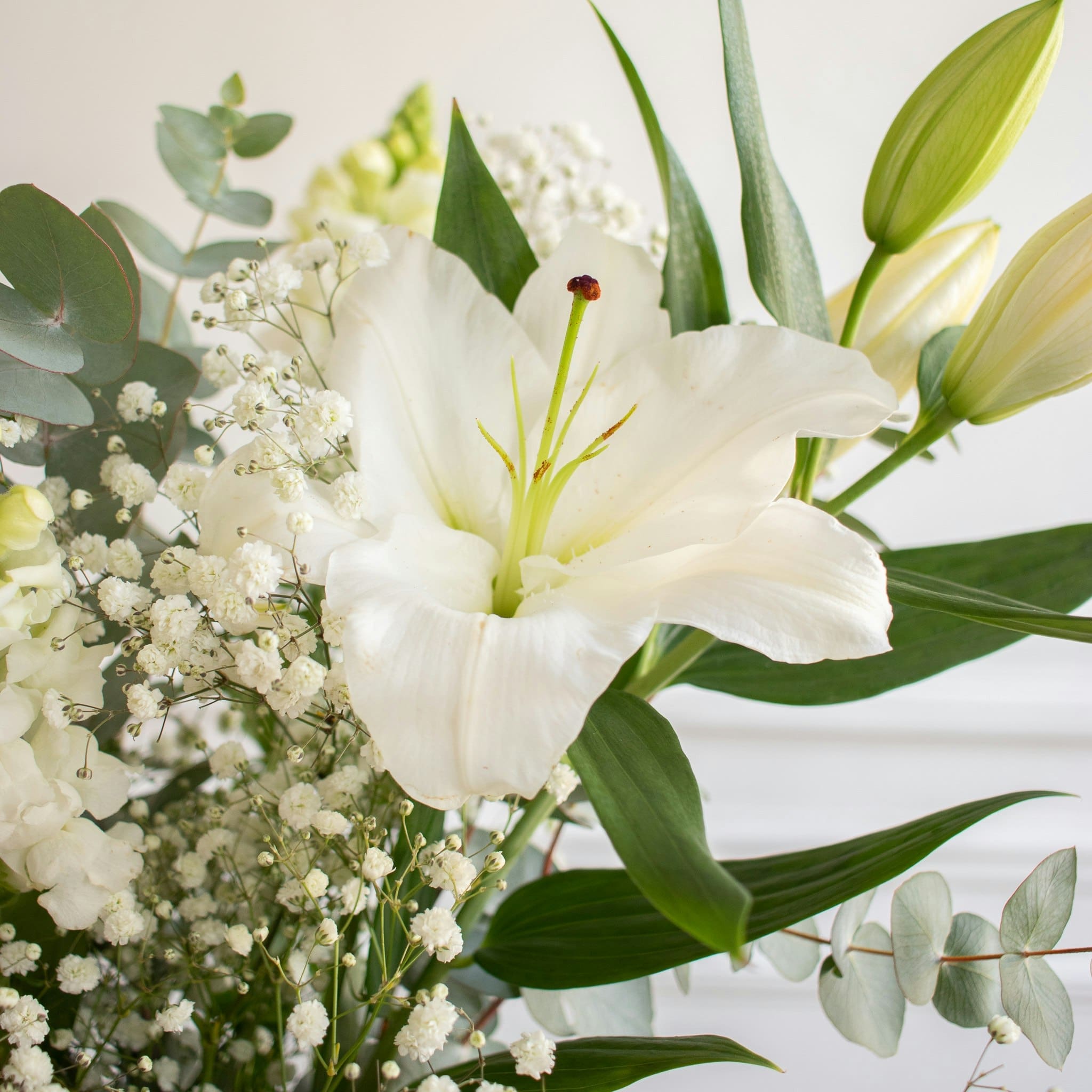 découvrez la signification profonde du tatouage fleur de lys, symbole d'élégance, de royauté et d'histoire riche dans l'art corporel.