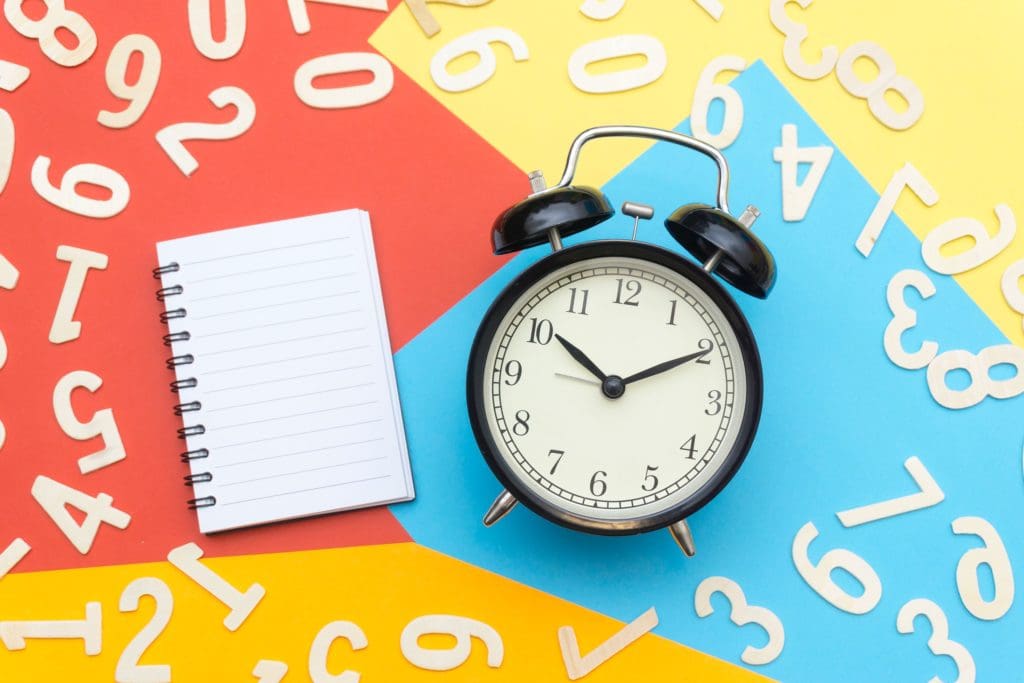 découvrez la signification des heures miroirs et ce que ces moments synchronisés révèlent sur votre vie et votre destinée.