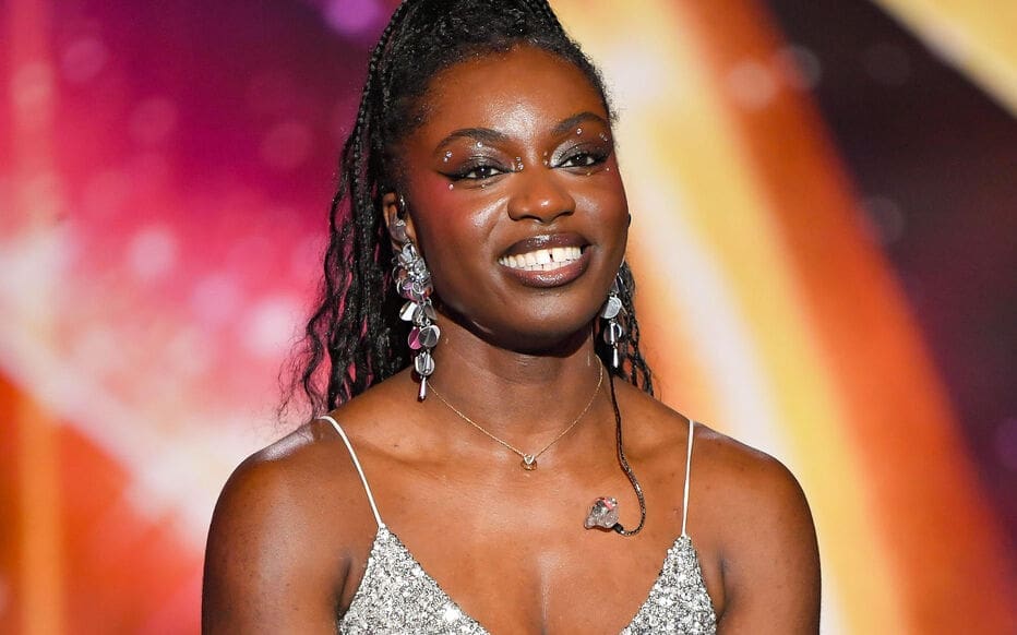 avant la grande finale de star academy, sarah partage un précieux conseil avec ambre et léa pour les aider à donner le meilleur d'elles-mêmes sur scène.