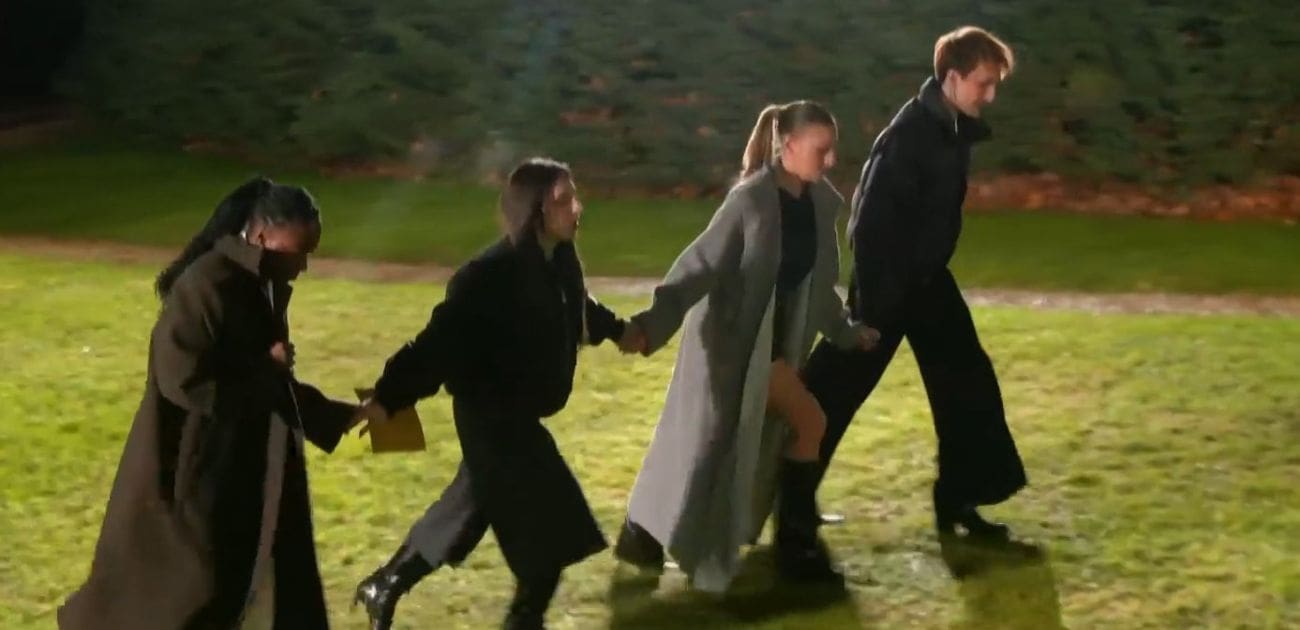 découvrez le conseil précieux de sarah à ambre et léa avant la grande finale de star academy, un moment chargé d'émotion et de soutien entre talents.