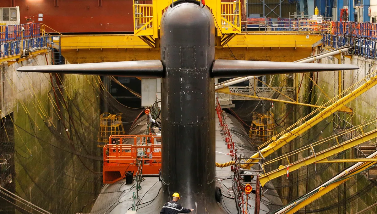 découvrez l'histoire et les mystères de la base nucléaire secrète de l’île longue, un site stratégique majeur de la défense française.