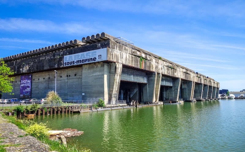 découvrez le bunker sous-marin secret de poutine, une installation militaire mystérieuse et stratégique au cœur des eaux profondes.