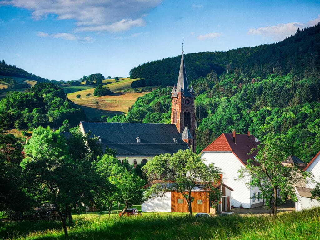 découvrez un héritage unique niché au cœur des vosges, alliant traditions authentiques et paysages enchanteurs pour une expérience inoubliable.