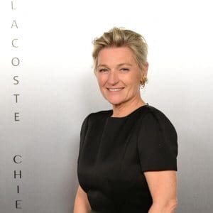 incident lors de l'émission 'c à vous' : nastya golubeva chute, provoquant un moment gênant pour anne-elisabeth lemoine.