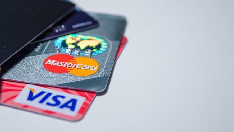 lara fabian révèle la vérité sur la corruption avec son nouveau projet 'un cadeau arme secrète', une dénonciation puissante et engagée.