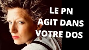 Illustration symbolique d'une personne confrontée à des manipulations cachées dans une relation